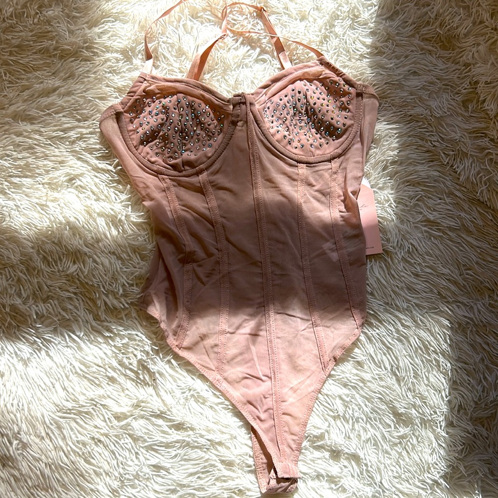 Embellished pink bodysuit ✨